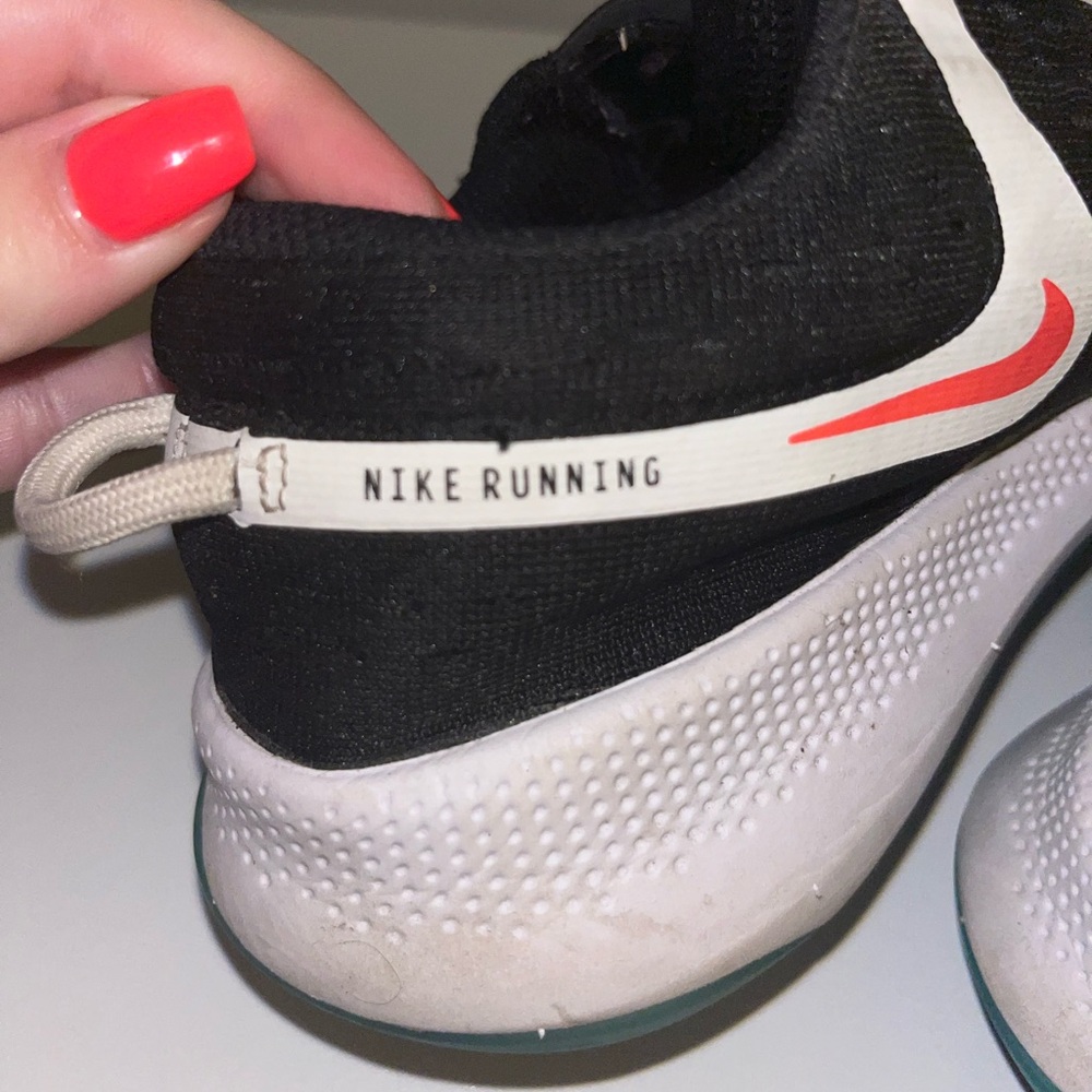 Nike Tennis Shoes - Picture 4 of 4